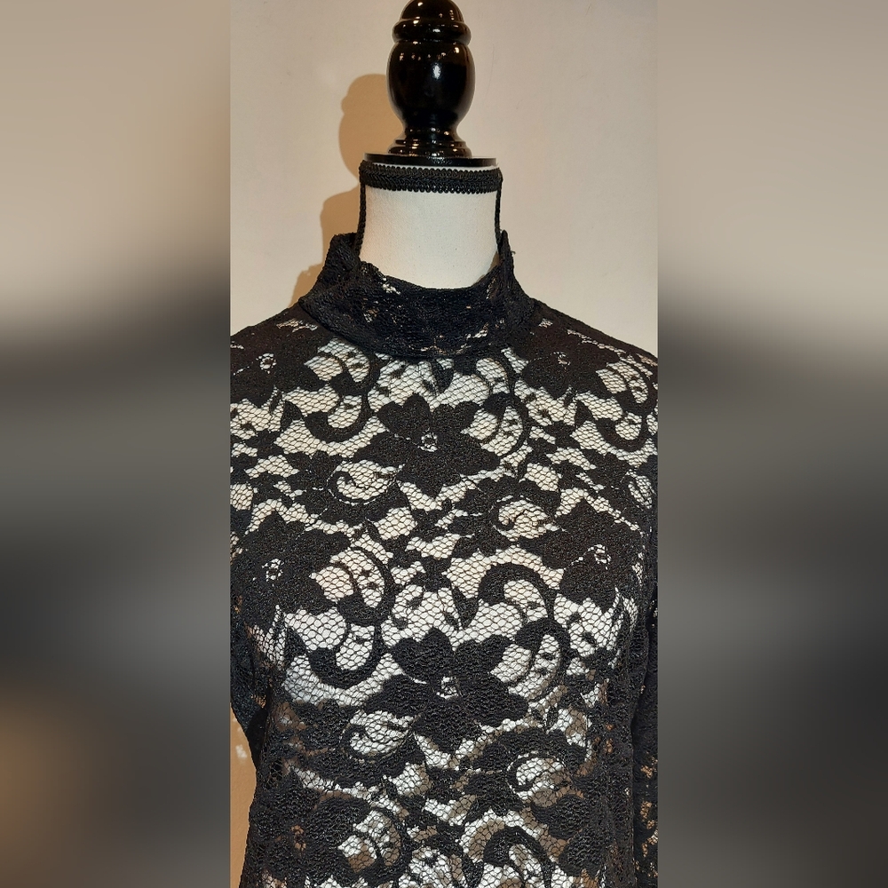 Elegant Black Lace Women's Top - Picture 2 of 9